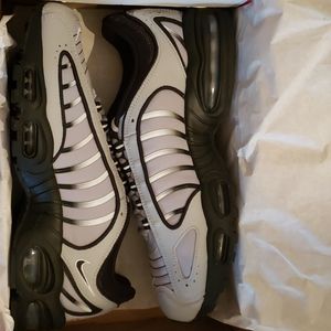 Nike Air Max Tailwind IV